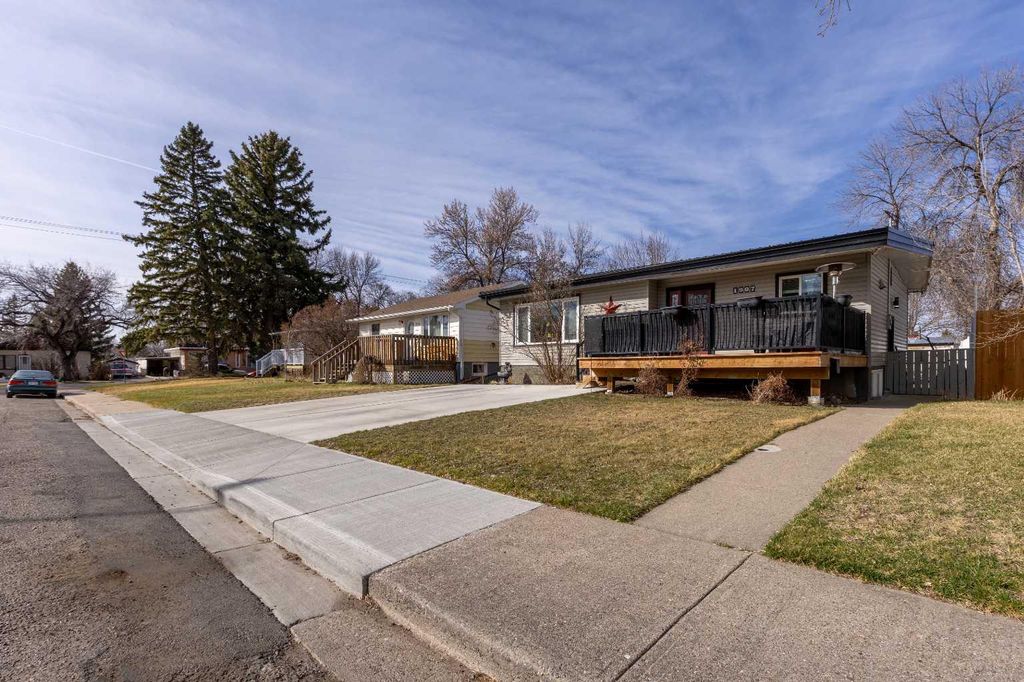 Photo of 1907 7A Avenue N, Lethbridge, AB T1H 0Z8 (MLS # A2292410)