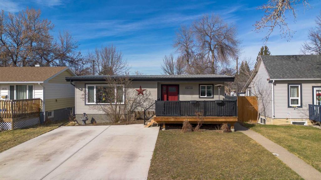 Photo of 1907 7A Avenue N, Lethbridge, AB T1H 0Z8 (MLS # A2292410)
