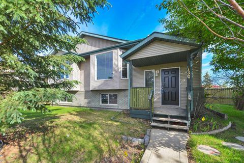 Photo of 132 Kirkland Close, Red Deer, AB T4P 4A4 (MLS # A2322661)