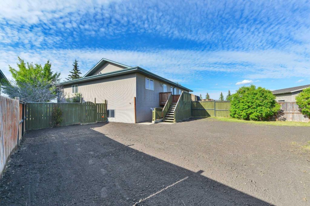 Photo of 132 Kirkland Close, Red Deer, AB T4P 4A4 (MLS # A2322661)