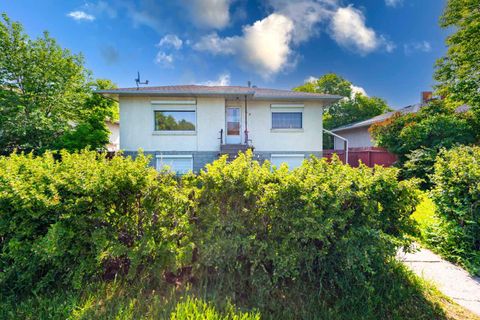 1826 38 Street SE Calgary AB T2B 0Z3