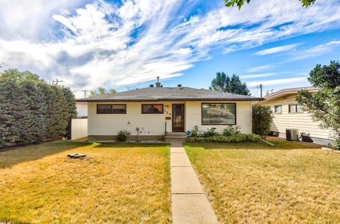 Photo of 726 10 Avenue S, Lethbridge, AB T1K 0A1 (MLS # A2320639)