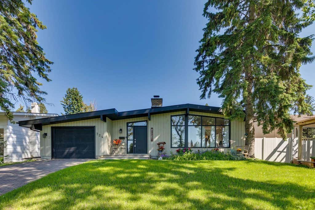 Photo of 724 Willacy Drive SE, Calgary, AB T2J 2B1 (MLS # A2322658)