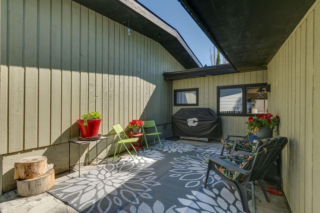 Photo of 724 Willacy Drive SE, Calgary, AB T2J 2B1 (MLS # A2322658)