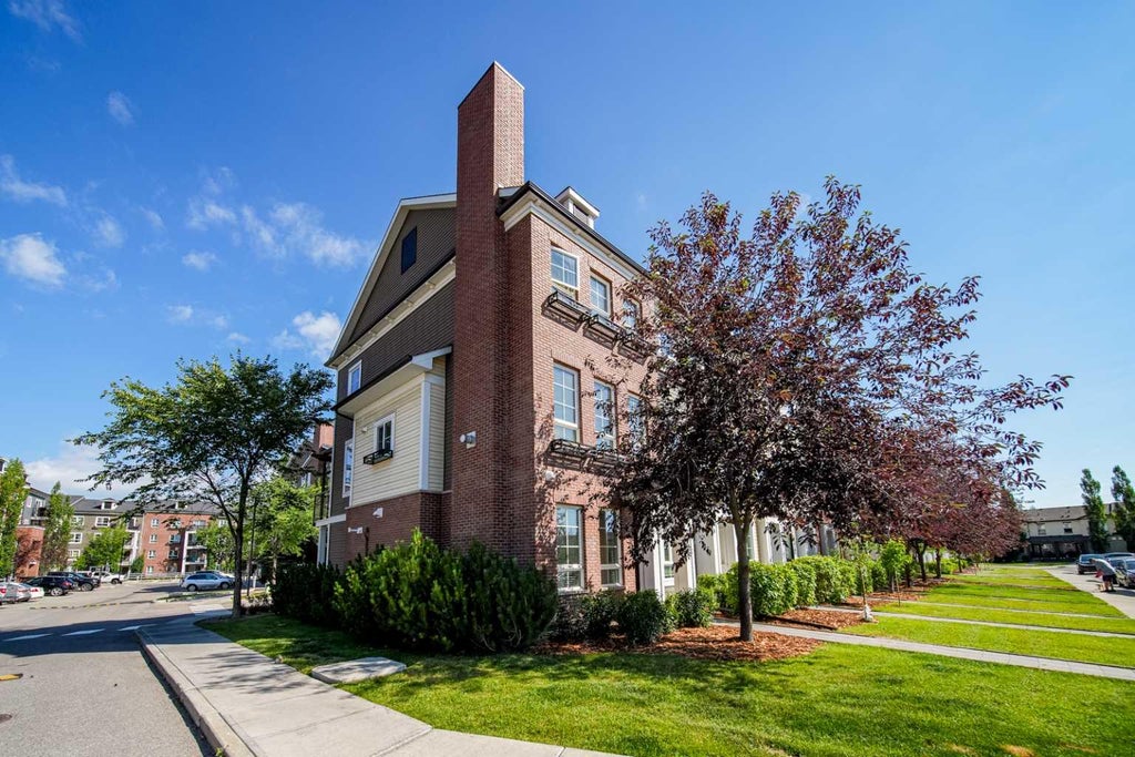 Photo of 211 Copperpond Common SE, Calgary, AB T2Z 1G5 (MLS # A2329355)