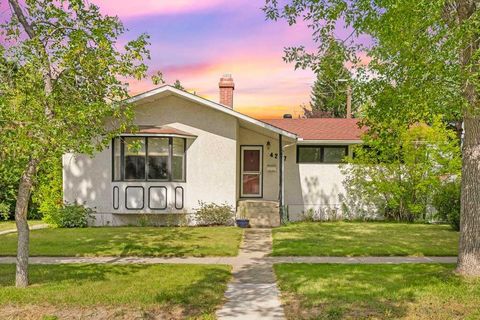 4207 Brisebois Drive NW Calgary AB T2L 2G1