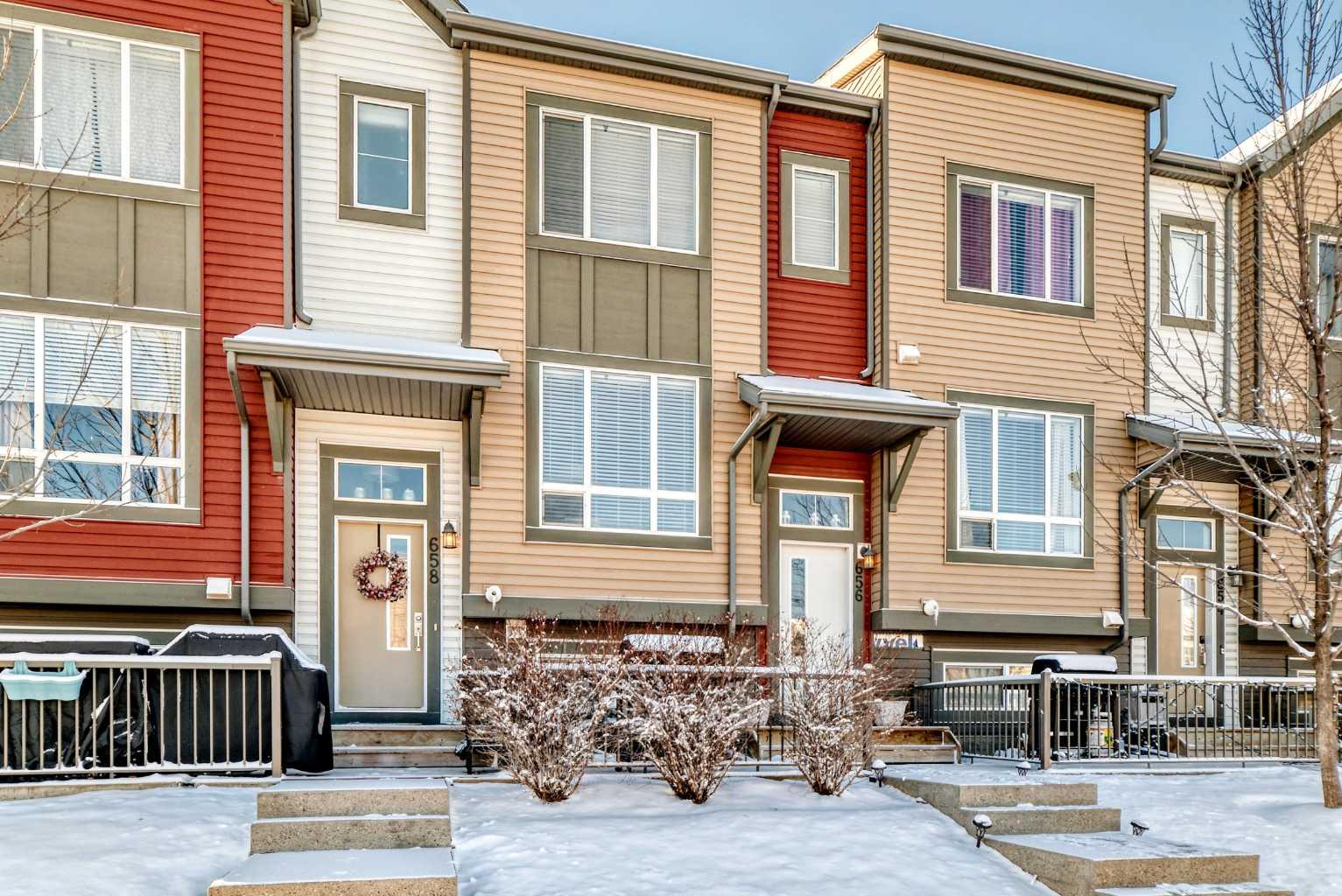 656 Copperpond Boulevard SE