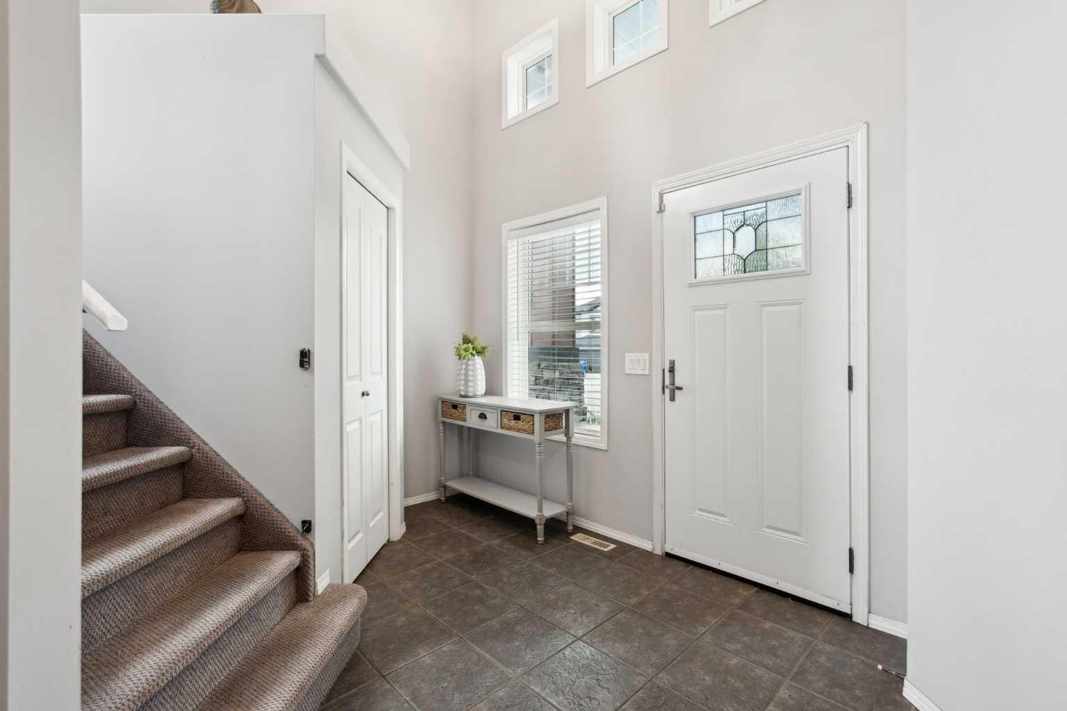 133 Somerglen Way SW