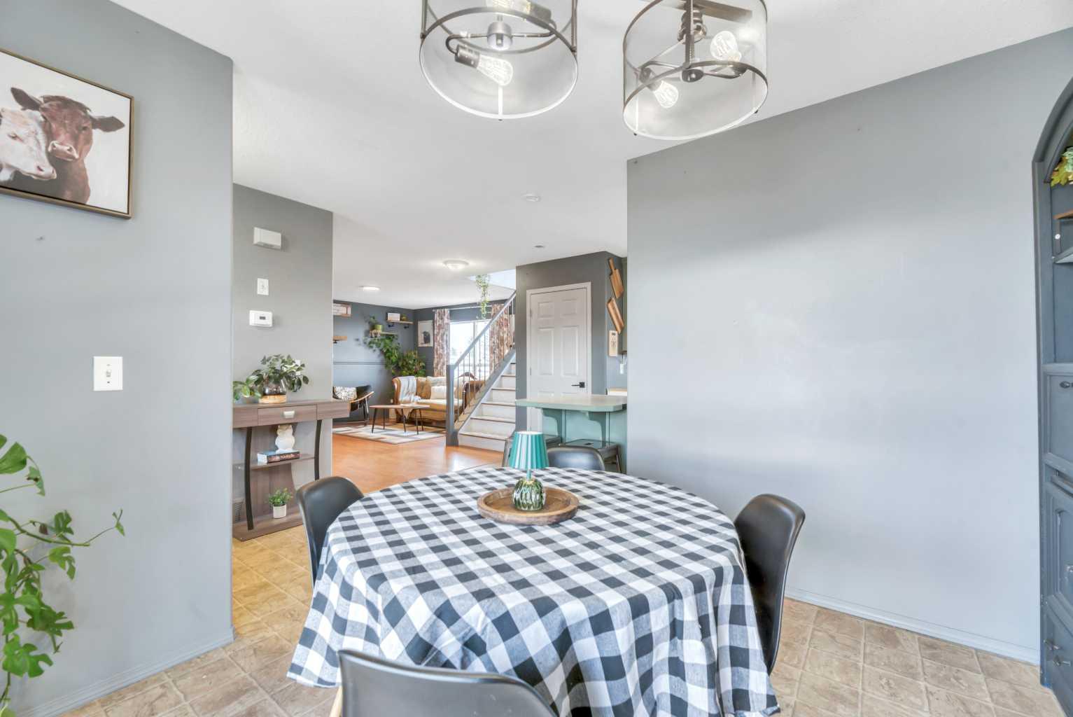512 Highland Close