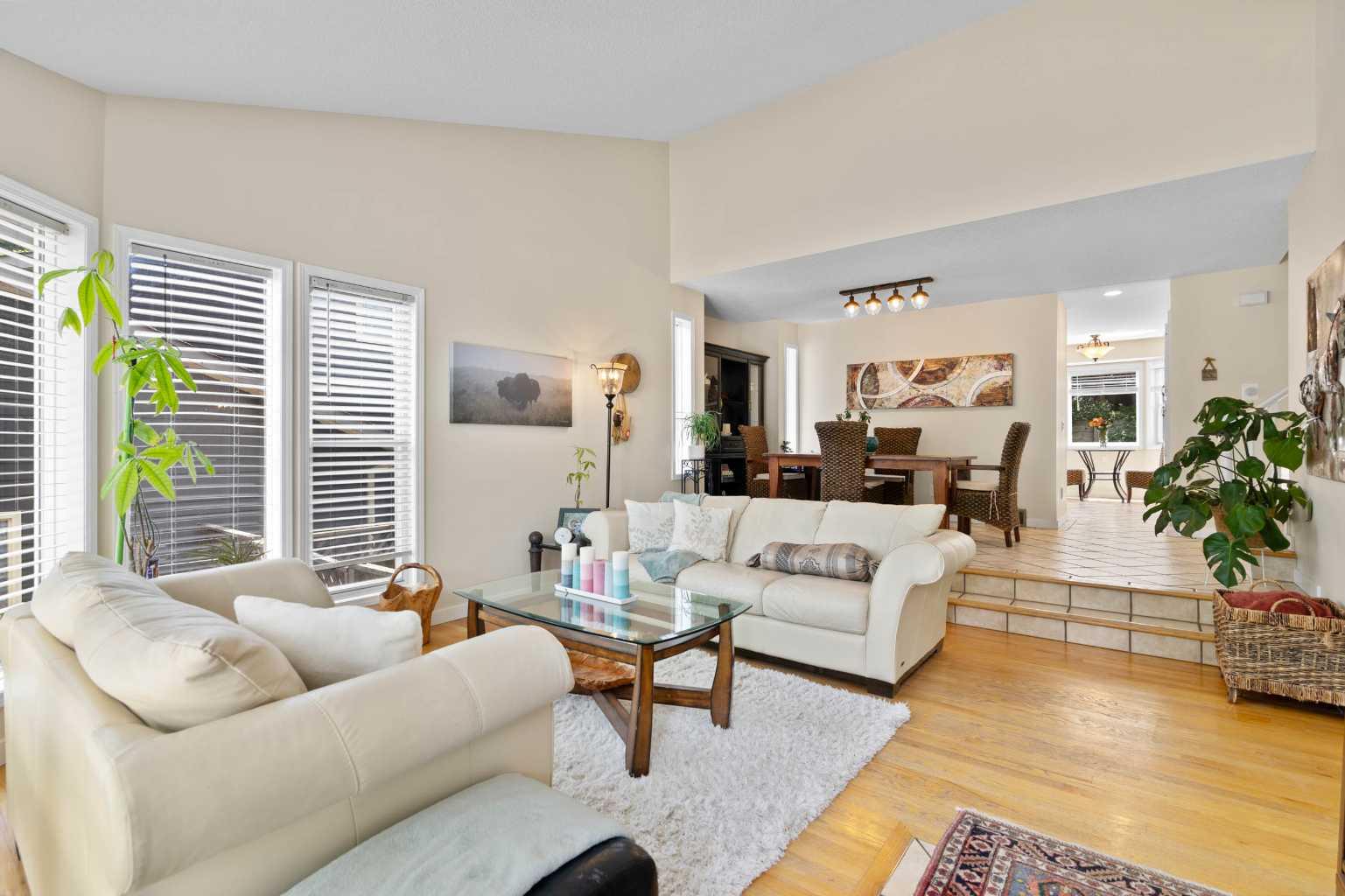 131 Stratton Crescent SW
