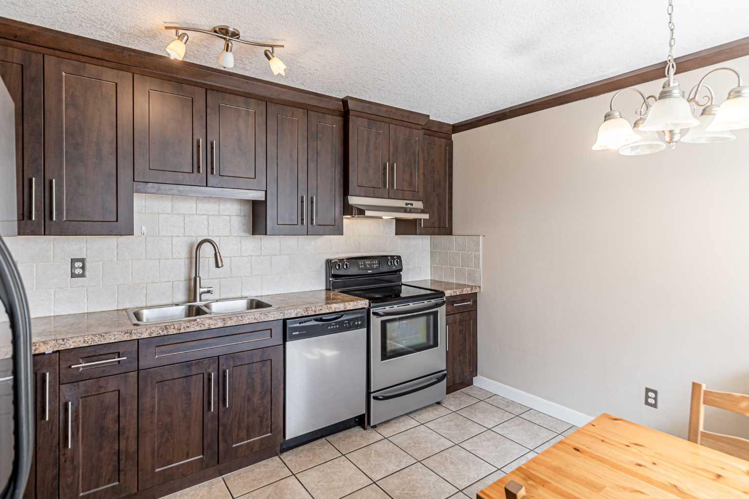 5103 35 Avenue SW 77