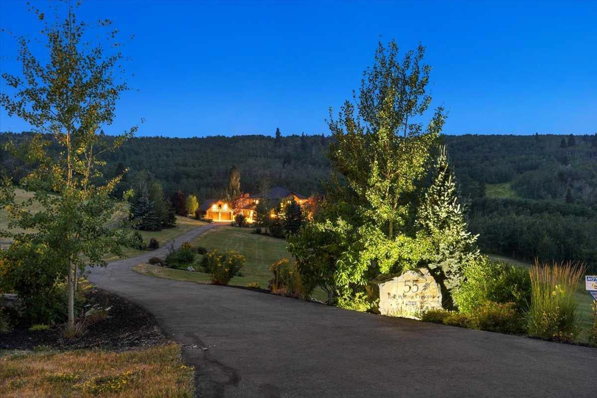 55 Red Willow Crescent W