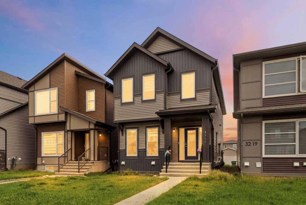 Photo of 3223 Chinook Winds Drive SW, Airdrie, AB T4B 5S8 (MLS # A2321961)