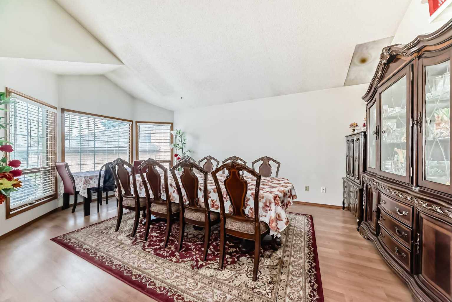 421 Applewood Place SE