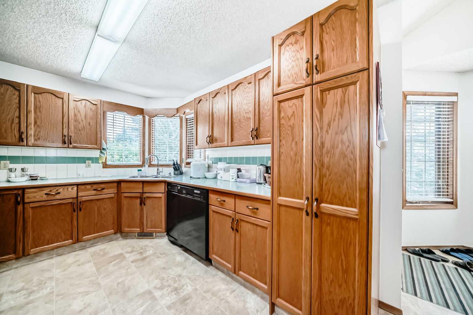 421 Applewood Place SE