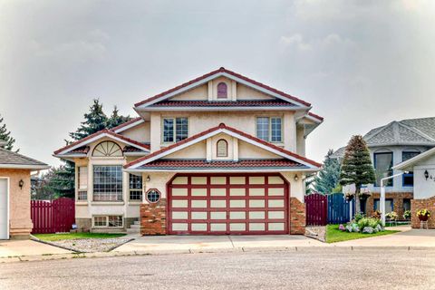 421 Applewood Place SE Calgary AB T2A 7N2