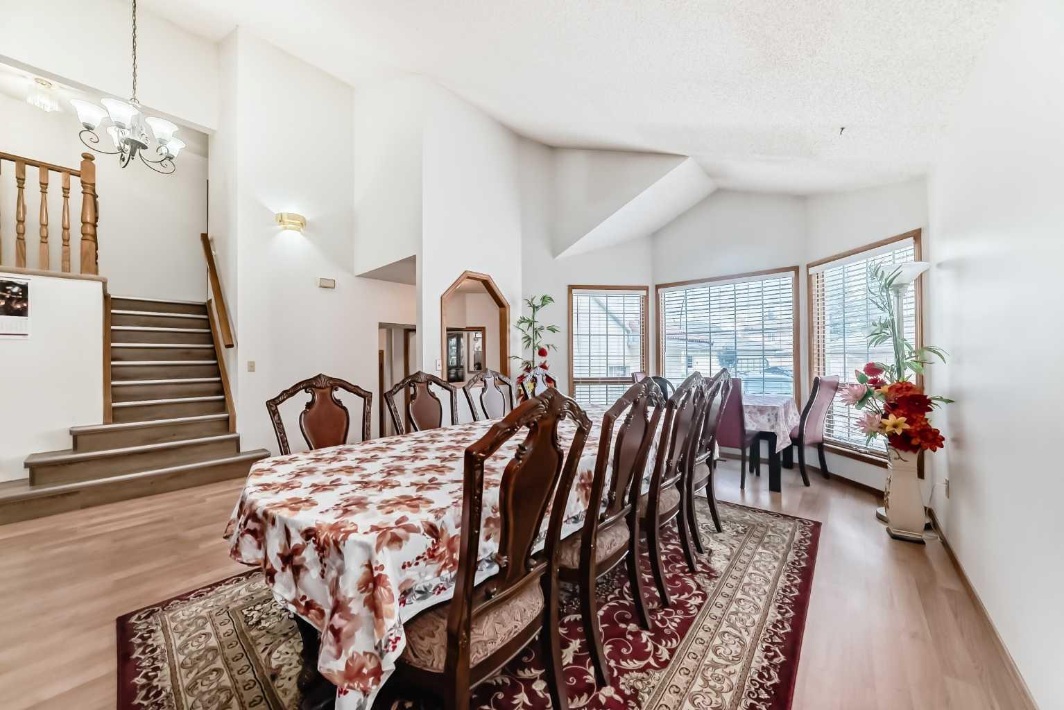 421 Applewood Place SE