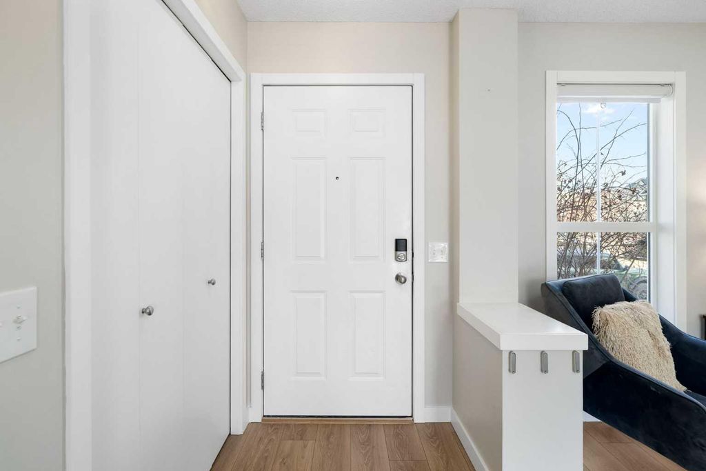 Photo of 9 Elgin Mews SE, Calgary, AB T2Z 4J9 (MLS # A2294539)