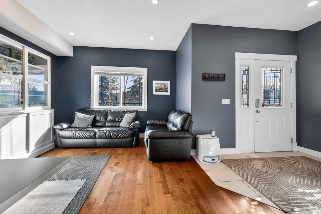 Photo of 7104 36 Avenue NW, Calgary, AB T3B 1T8 (MLS # A2292184)