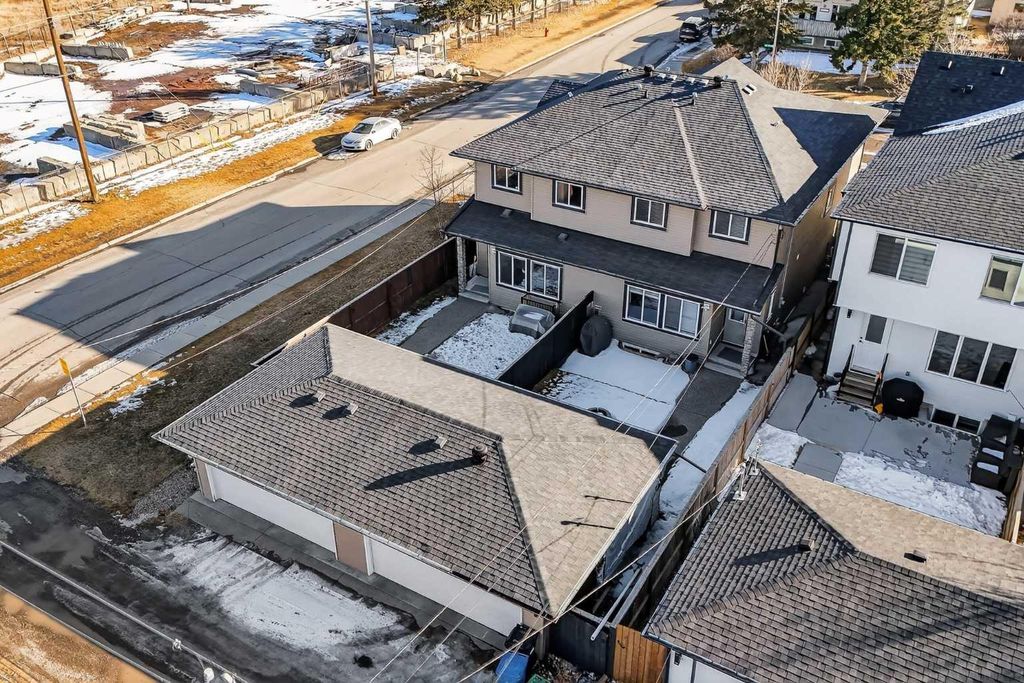 Photo of 7104 36 Avenue NW, Calgary, AB T3B 1T8 (MLS # A2292184)