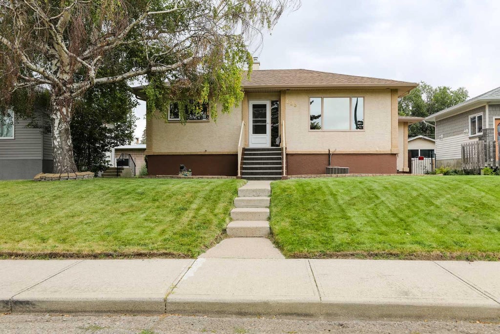 Photo of 625 10 Street N, Lethbridge, AB T1H 2E1 (MLS # A2343042)