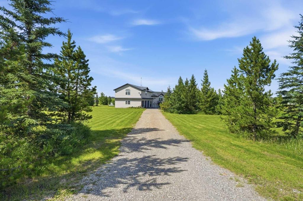 Photo of 64242 258 Avenue E, Rural Foothills County, AB T1S 4G1 (MLS # A2326995)