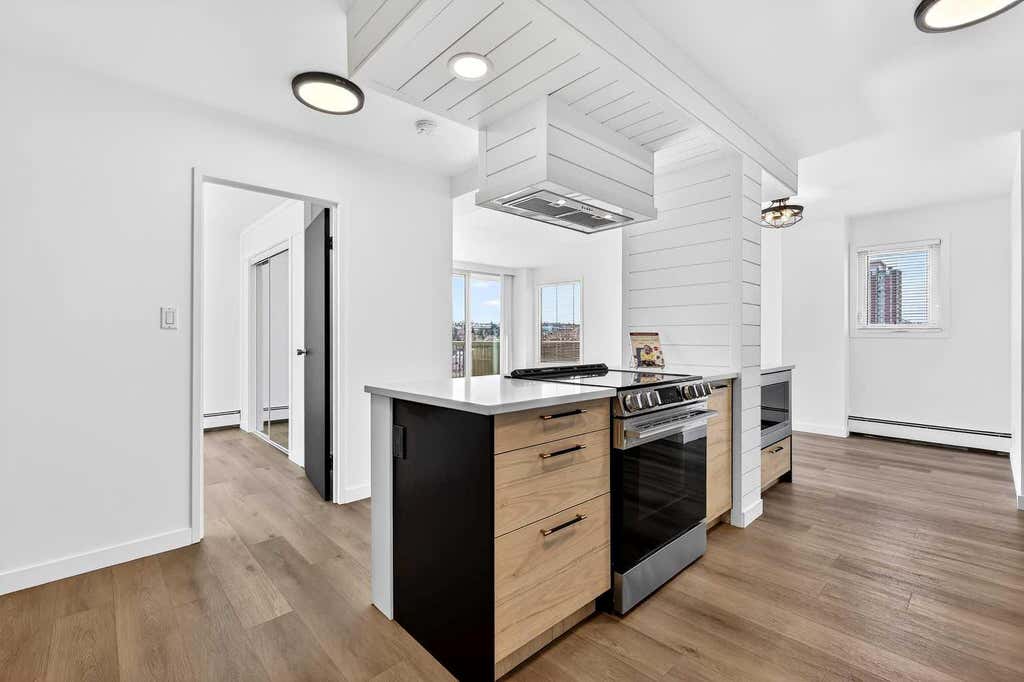 Photo of 1107 15 Avenue SW #903, Calgary, AB T2R 0S8 (MLS # A2313331)