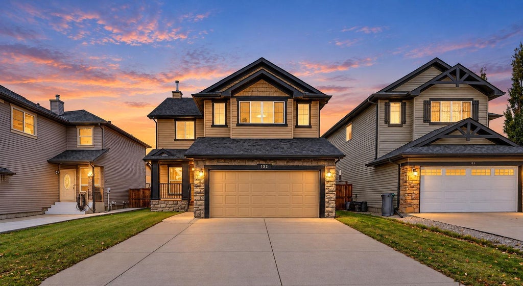 Photo of 152 Hawkmere Close, Chestermere, AB T1X 0B9 (MLS # A2351878)
