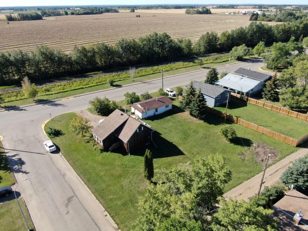 Photo of 44 Street #4400,4404,5012, High Prairie, AB T0G 1E0 (MLS # A2120204)