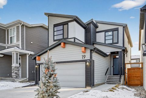 19 Rowley Park NW Calgary AB T3L 0G6