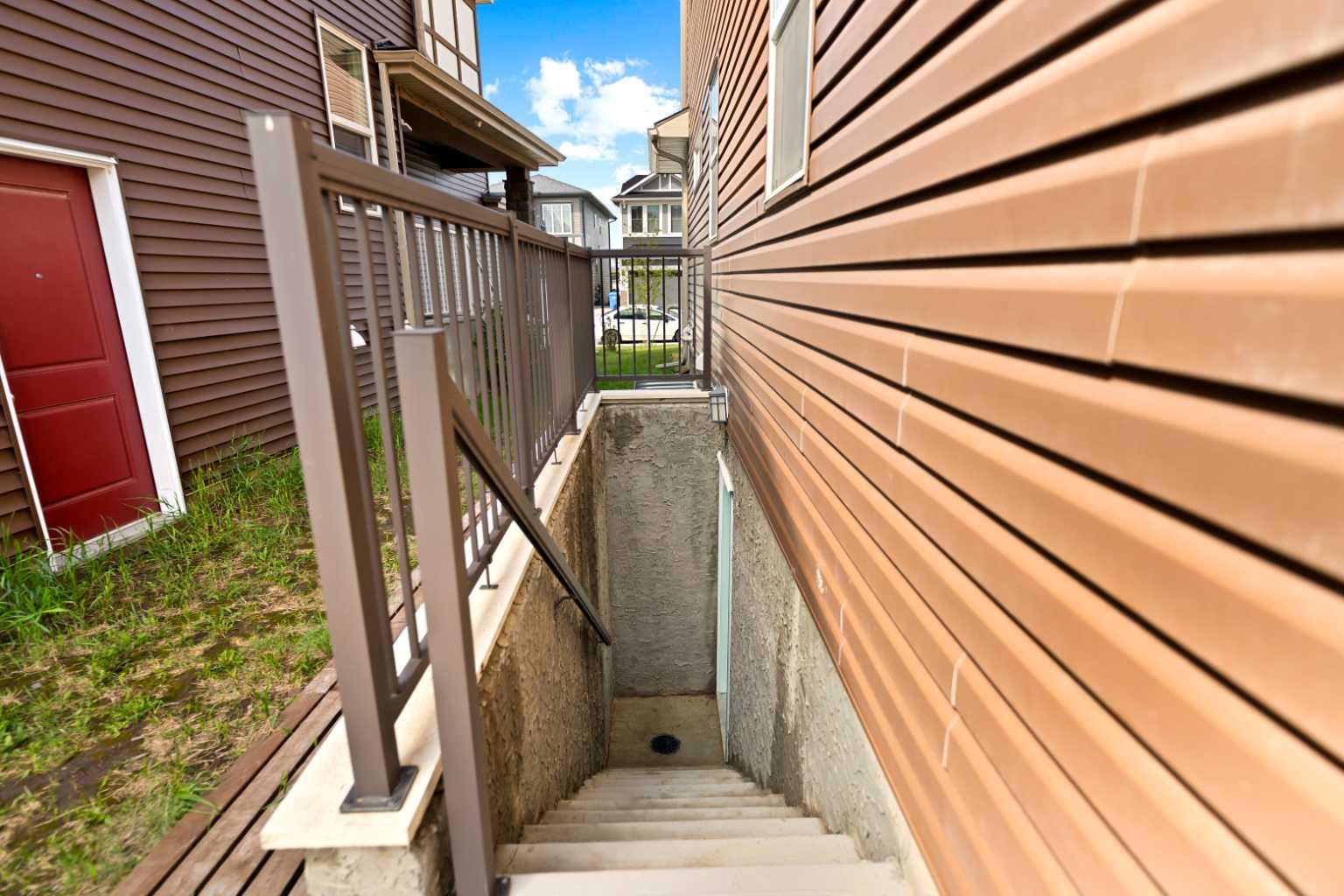 249 Lucas Crescent NW