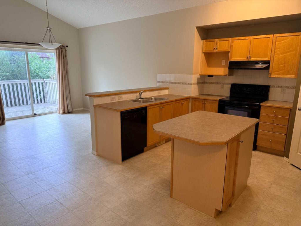 Photo of 61 Everwoods Close SW, Calgary, AB T2Y 5A6 (MLS # A2340670)