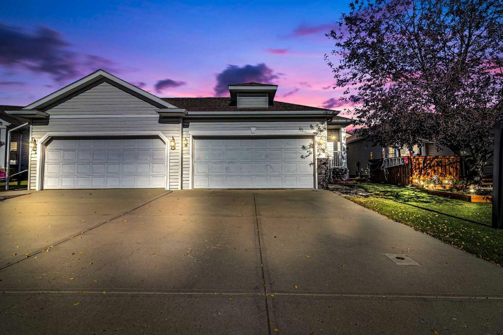 Photo of 110 West Creek Bay, Chestermere, AB T1X 1K7 (MLS # A2262218)