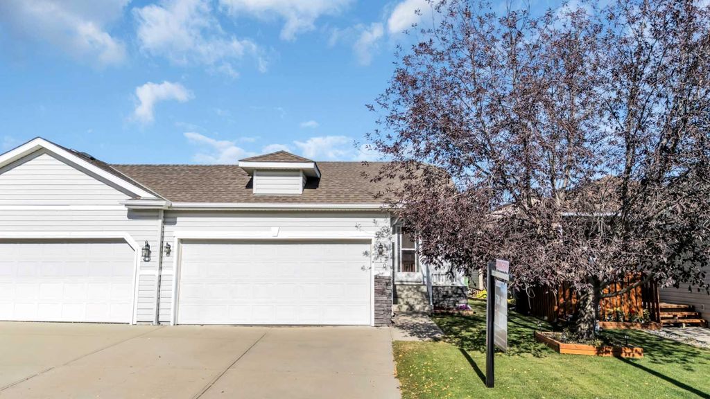 Photo of 110 West Creek Bay, Chestermere, AB T1X 1K7 (MLS # A2262218)