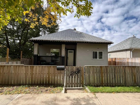Photo of 240 20 Street N, Lethbridge, AB T1H 3M7 (MLS # A2347565)