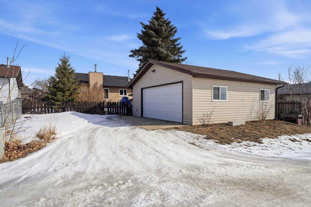 Photo of 4419 57 Avenue, Innisfail, AB T4G 1K8 (MLS # A2290256)