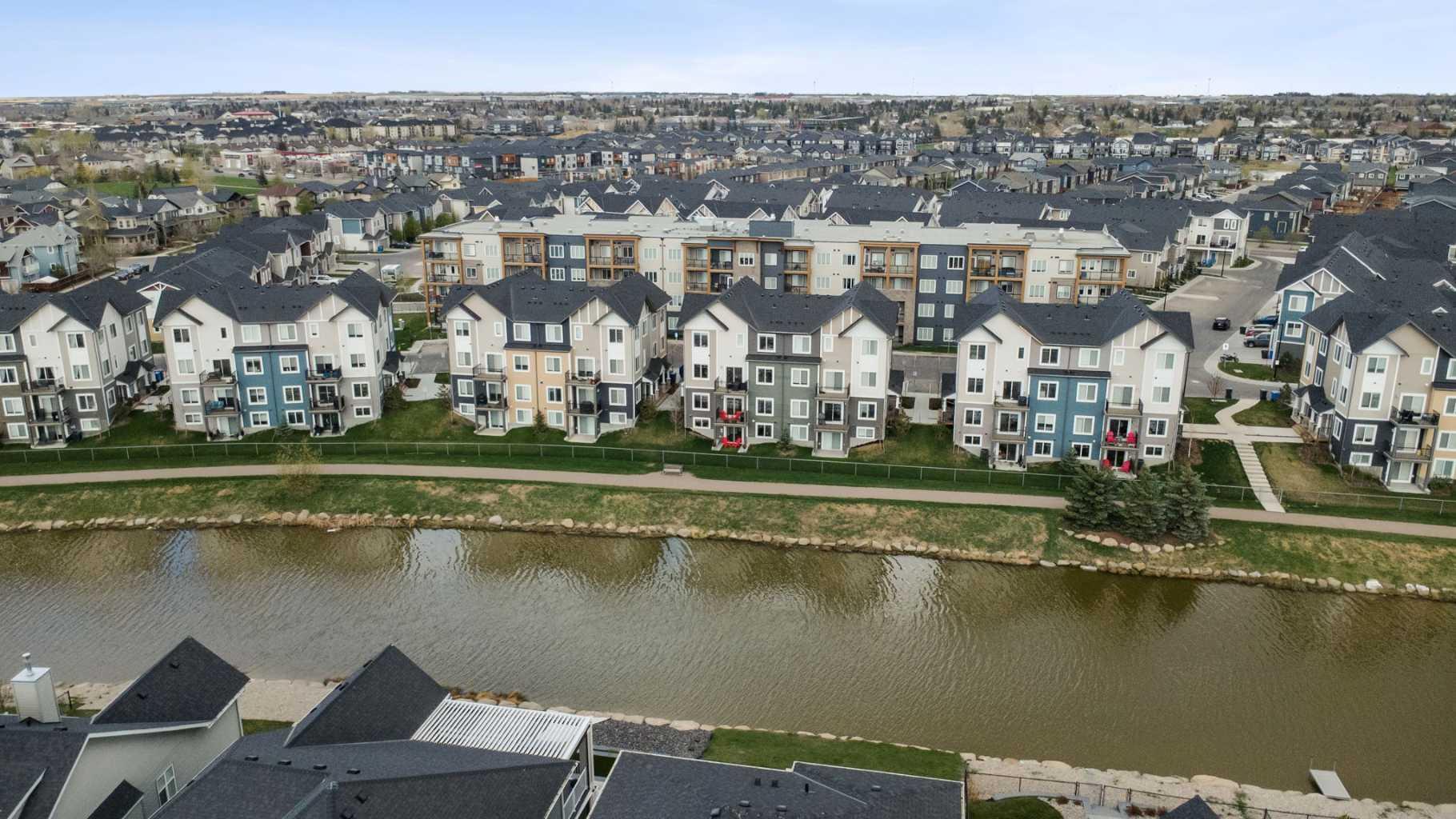 284 Canals Crossing SW