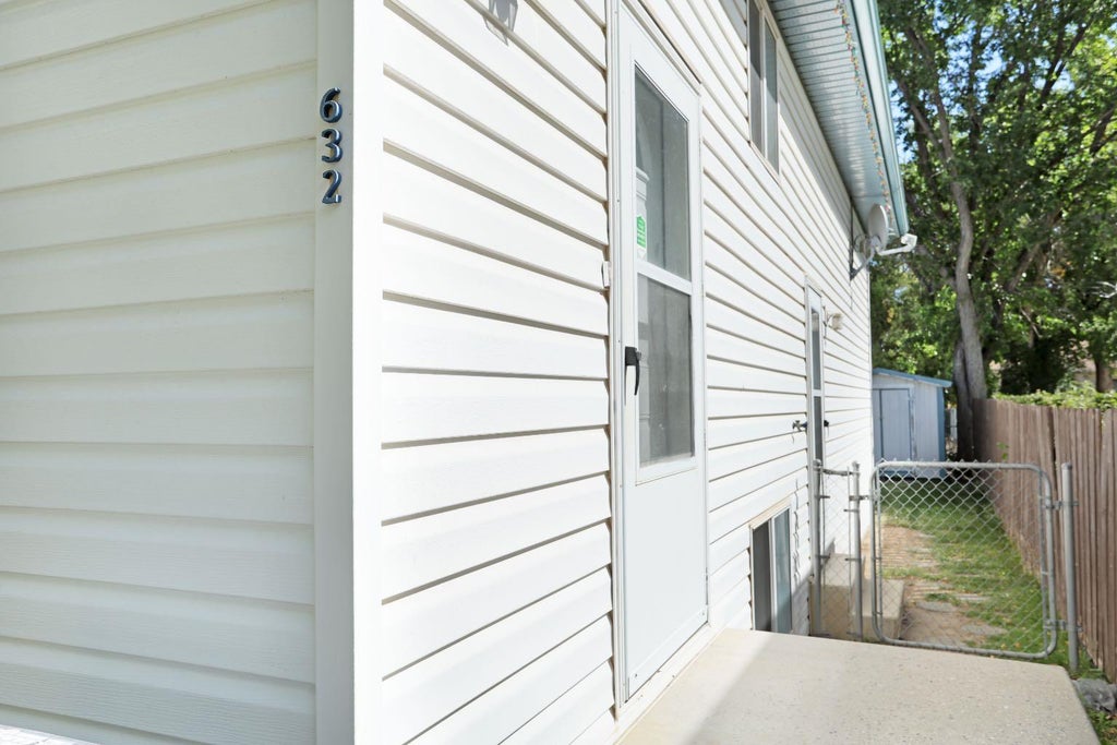 Photo of 632 1 Street W, Brooks, AB T1R 0N3 (MLS # A2339969)