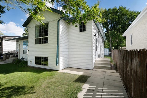Photo of 632 1 Street W, Brooks, AB T1R 0N3 (MLS # A2339969)
