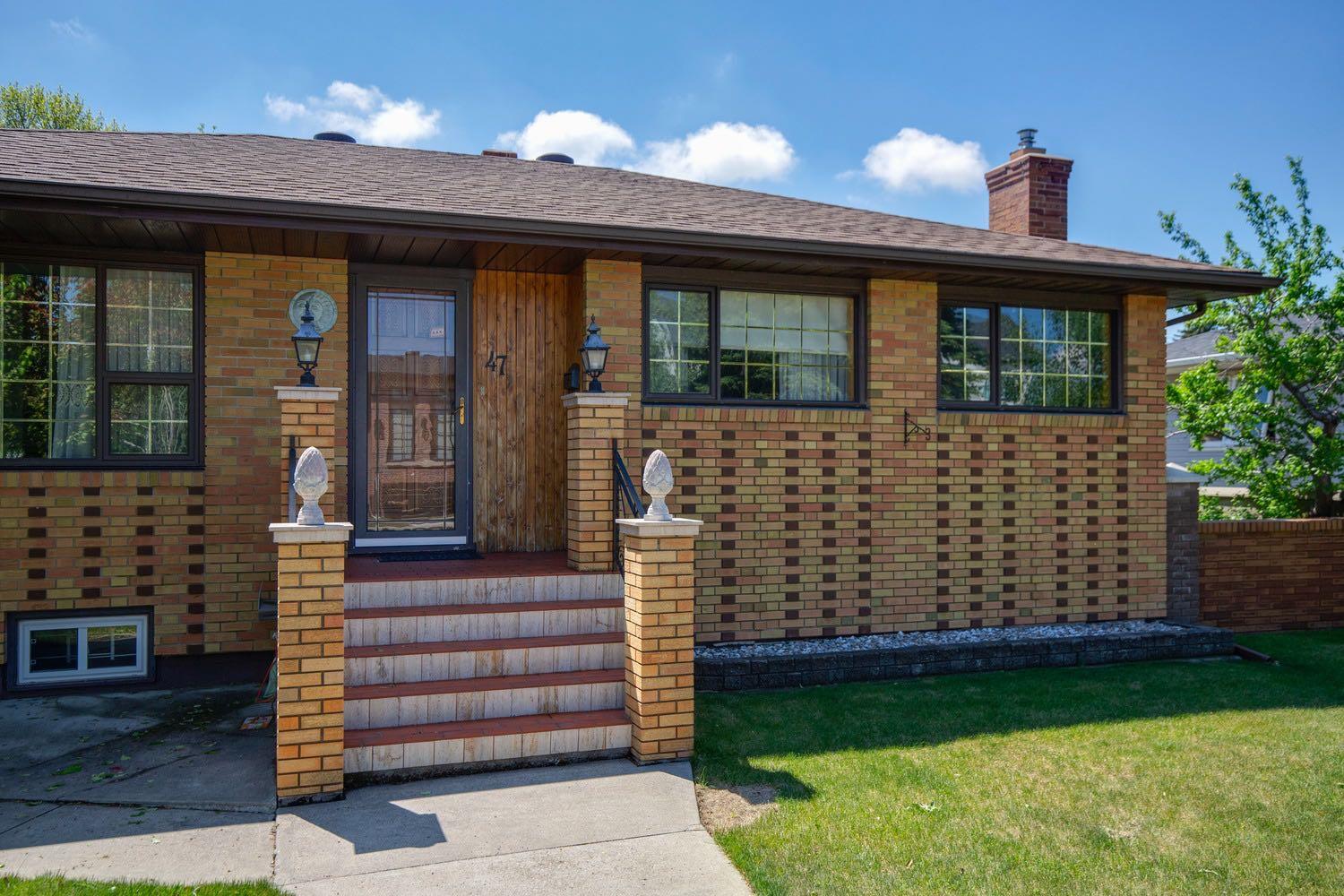 47 Montrose Crescent NE