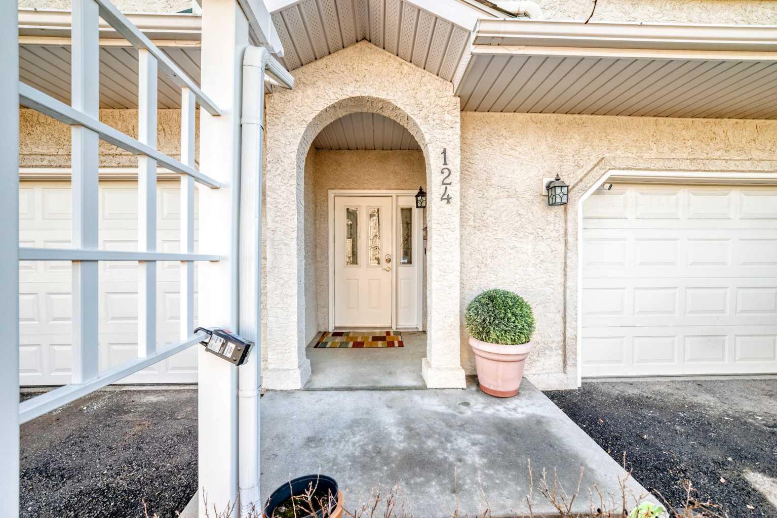 124 Sunlake Gardens SE