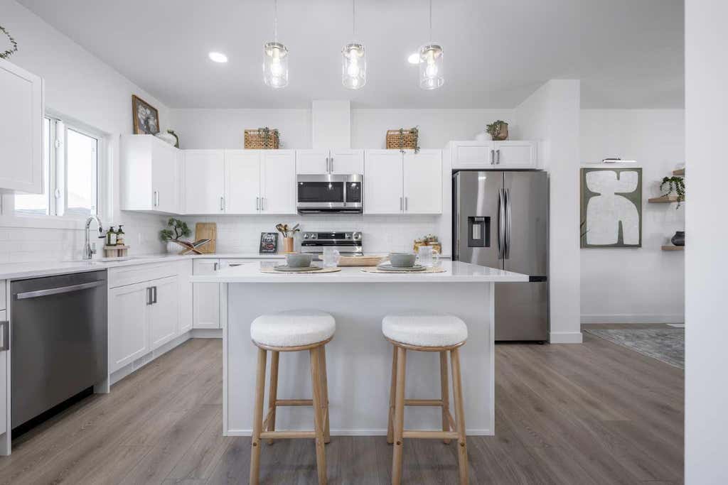 Photo of 9 Tillotson Loop, Okotoks, AB T1S 4S8 (MLS # A2339793)