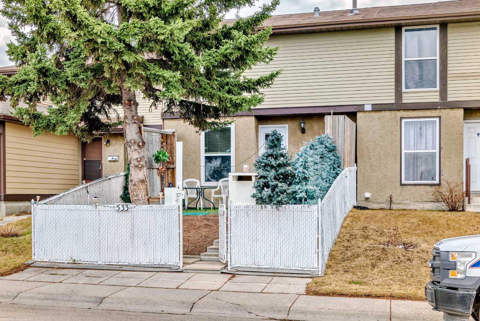 533 Abinger Road NE
