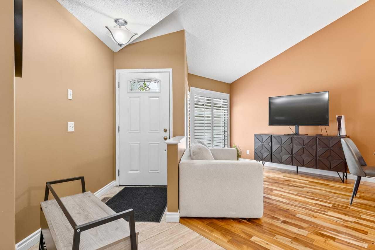 152 Douglas Glen Mews SE