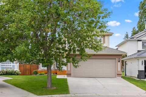 Photo of 152 Douglas Glen Mews SE, Calgary, AB T2Z 2M9 (MLS # A2325722)