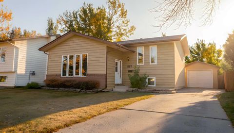 Photo of 897 Red Crow Boulevard W, Lethbridge, AB T1K 5P5 (MLS # A2306954)