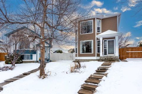 35 Somervale Place SW Calgary AB T2Y 3J9