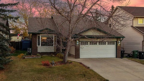 Photo of 71 Hawkhill Way NW, Calgary, AB T3G 3A3 (MLS # A2351577)