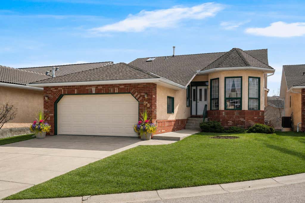 Photo of 58 Evergreen Bay SW, Calgary, AB T2Y 3E9 (MLS # A2327242)