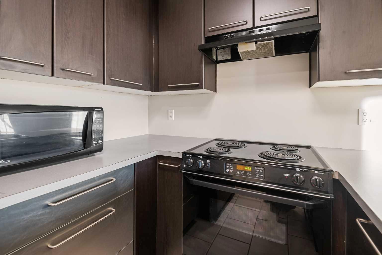 35 Richard Court SW 456